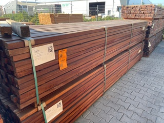 Ca. 102x Hardhouten Regels Geschaafd, 42x57mm, lengte 395cm